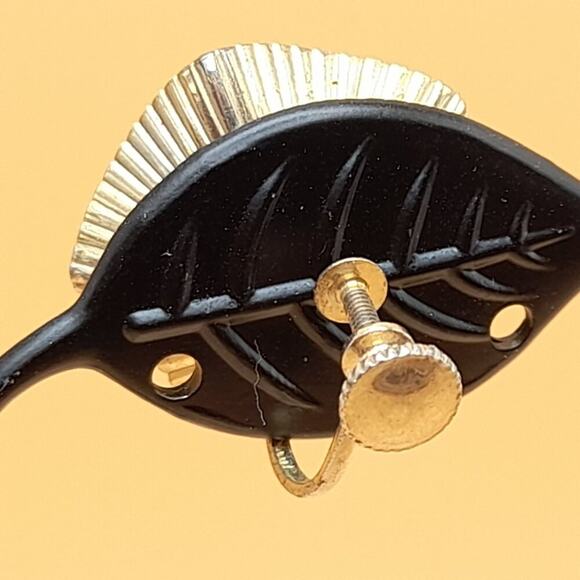 Vintage Aurora Borealis Rhinestone Screw-Back Earrings, Gold Plated, 7/8 Inch - Picture 5 of 14